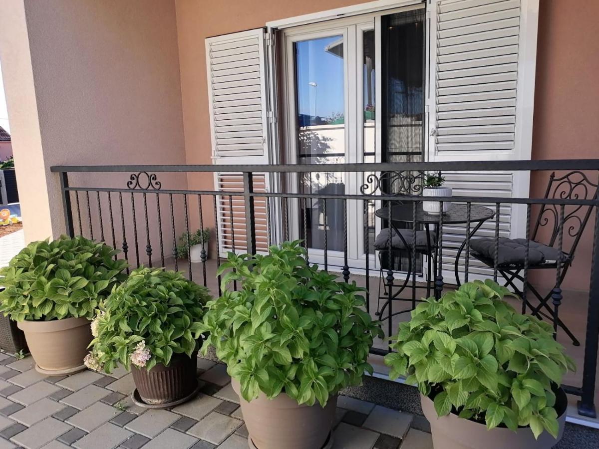 Ena Apartment Turanj Exterior foto